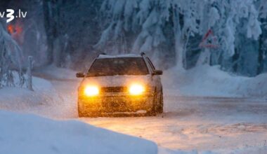 Preiļu apkārtnē sniega dēļ kritiski braukšanas apstākļi