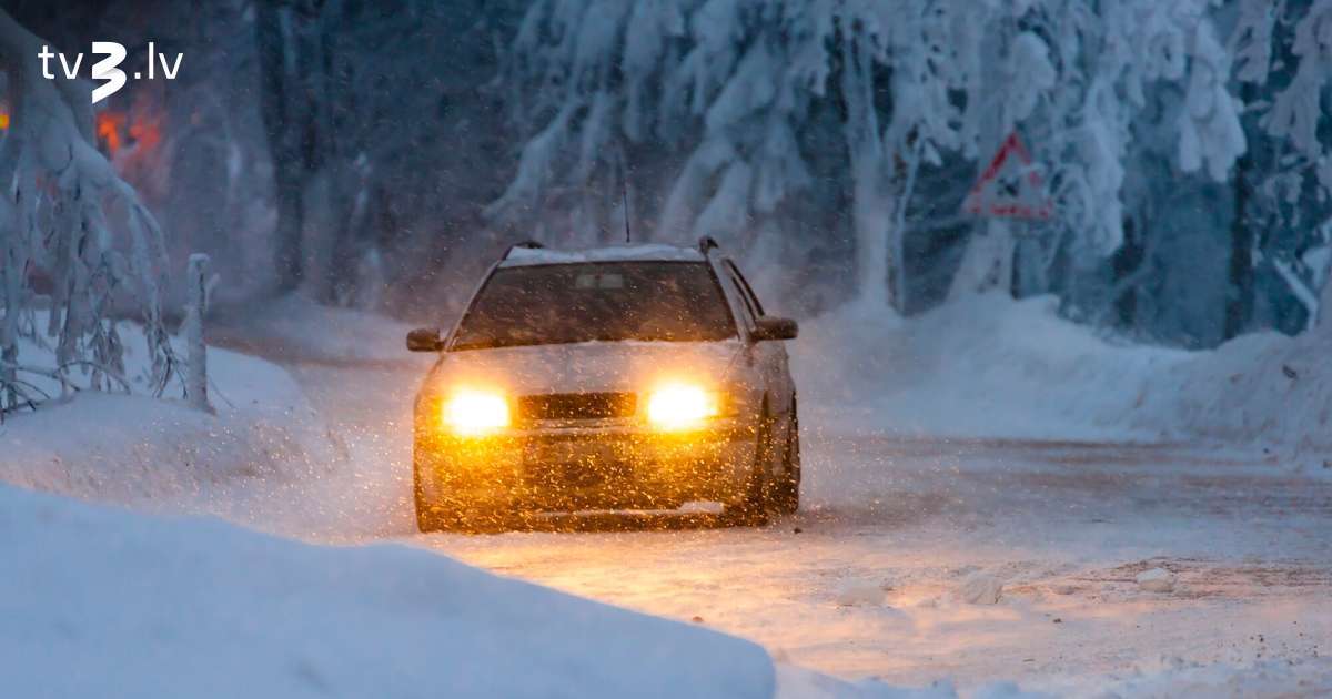 Preiļu apkārtnē sniega dēļ kritiski braukšanas apstākļi