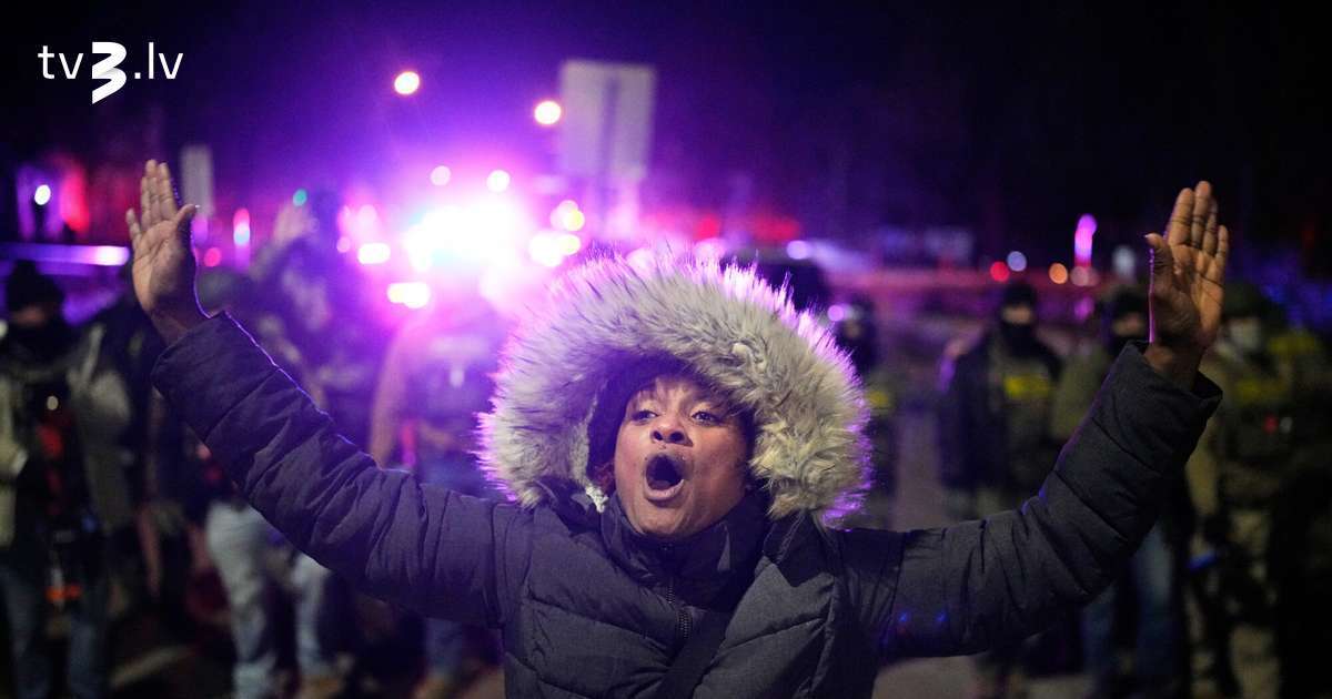 ASV atkal notikusi apšaude – imigrācijas aģents sašauj vīrieti; cilvēki izgājuši protestos