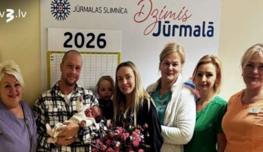 Jūrmalas slimnīcā 2026. gada pirmais bērniņš ir meitenīte Nora
