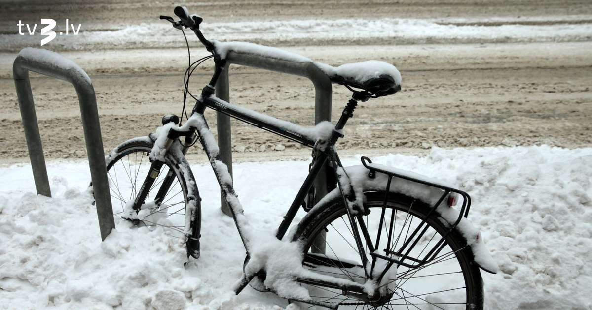 Pēc kritiena Āgenskalnā uz ielas miris velosipēdists