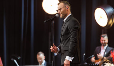 Ar latviešu mūziku šūpulī, stipru garu un plašu sirdi – Kurzemnieks.lv