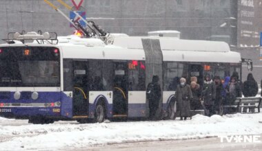 VIDEO ⟩ Pēc avārijas trolejbusa vadītājai piespriež milzu sodu. Dome nosoda "Rīgas satiksmes" rīcību