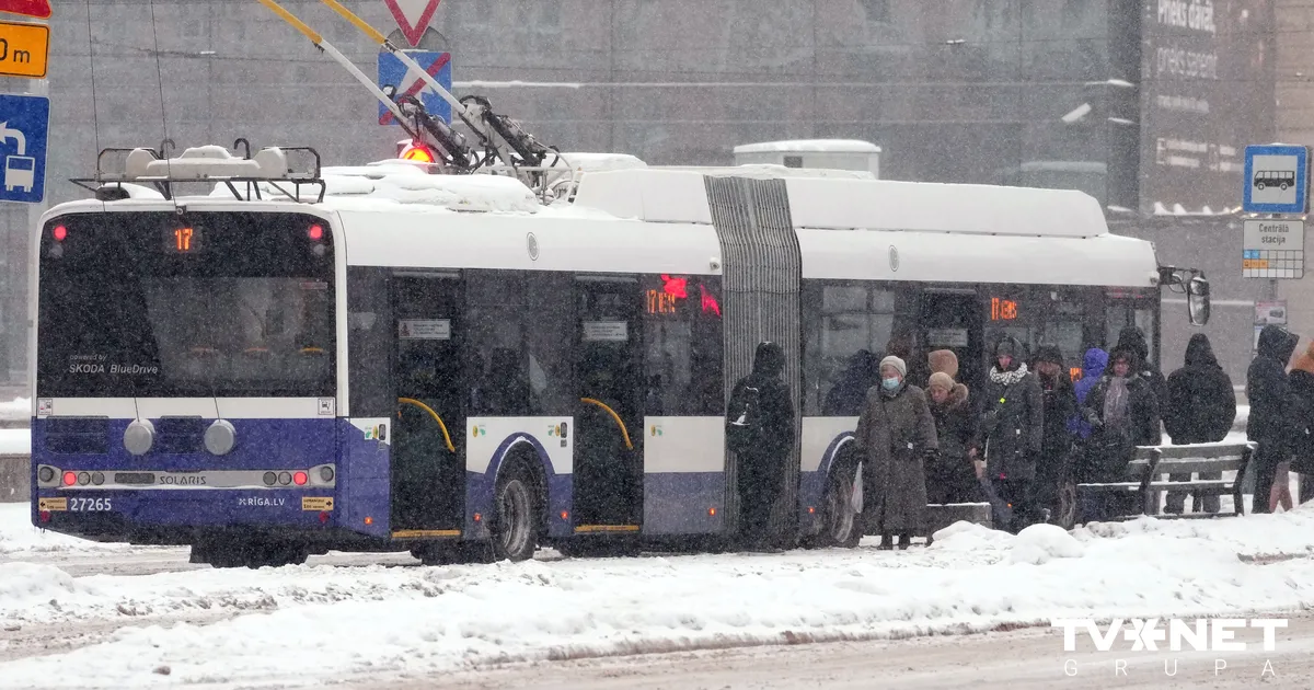 VIDEO ⟩ Pēc avārijas trolejbusa vadītājai piespriež milzu sodu. Dome nosoda "Rīgas satiksmes" rīcību
