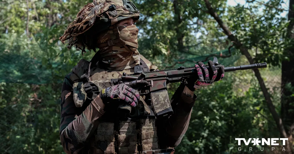 Ievainots Ukrainas karavīrs izbēga no gūsta, spējot pierunāt divus Krievijas karavīrus padoties