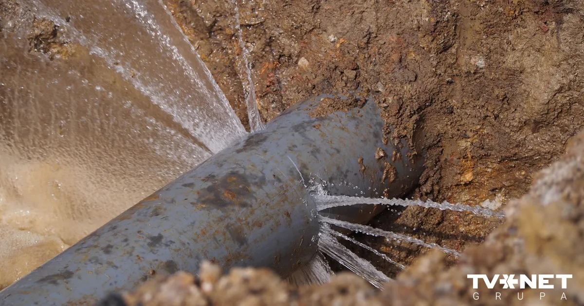 Ventspilī plīsis ūdensvads. Kuldīgas ielas apkaimē vairākām mājām pārtraukta ūdens piegāde