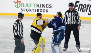 VIDEO Girgensons iesaistīts apbrīnojamā atspēlēšanās, NHL sezonā jau otrais vārtsargu kautiņš - Apollo.lv