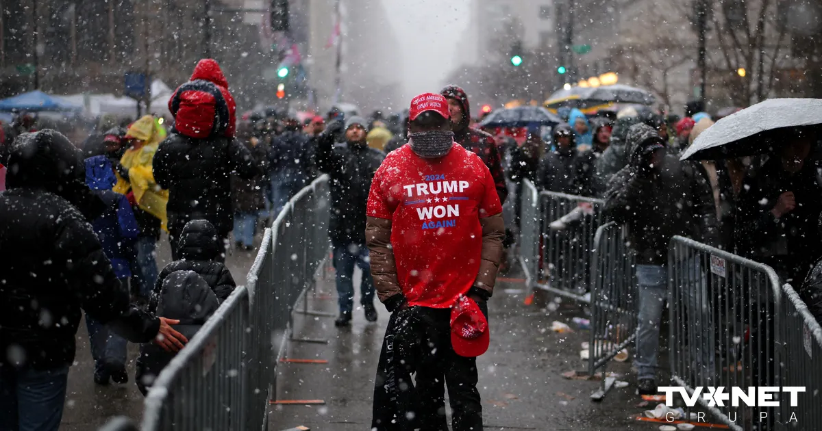Tramps un ASV pašiznīcināšanās pirmais gads
