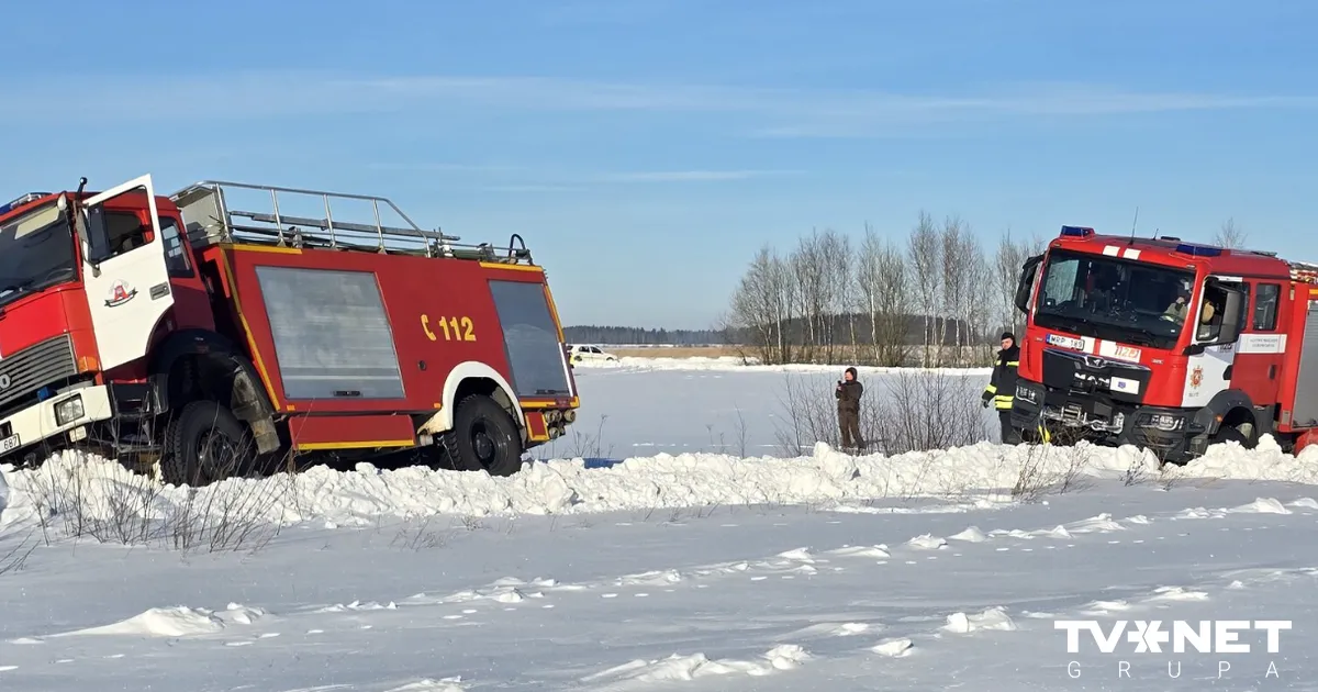 Lietuvā no ceļa noslīd četri ugunsdzēsēju auto