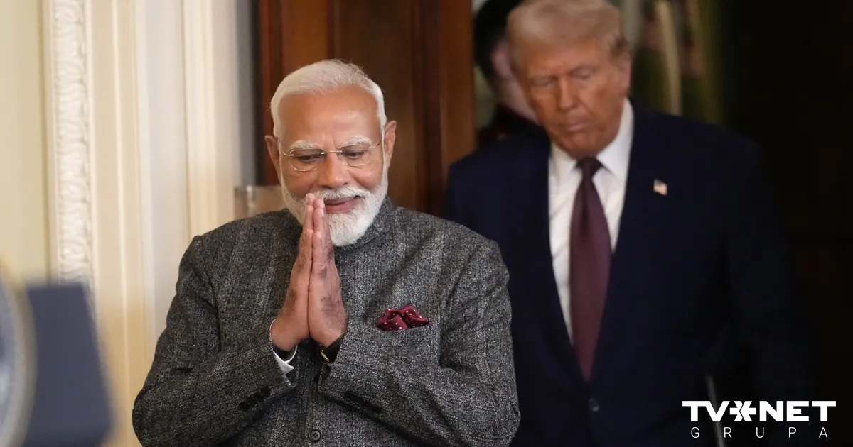 Tramps samazina tarifus Indijai, kas piekritusi nepirkt Krievijas naftu