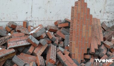 VIDEO ⟩ "Baigais blīkšķis – māja novibrēja." Policija izmeklē sprādzienu veikalā Pastendē - Apollo.lv