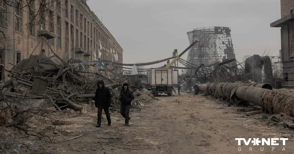 Krievija ar droniem uzbrukusi Kijivas daudzstāvu namiem