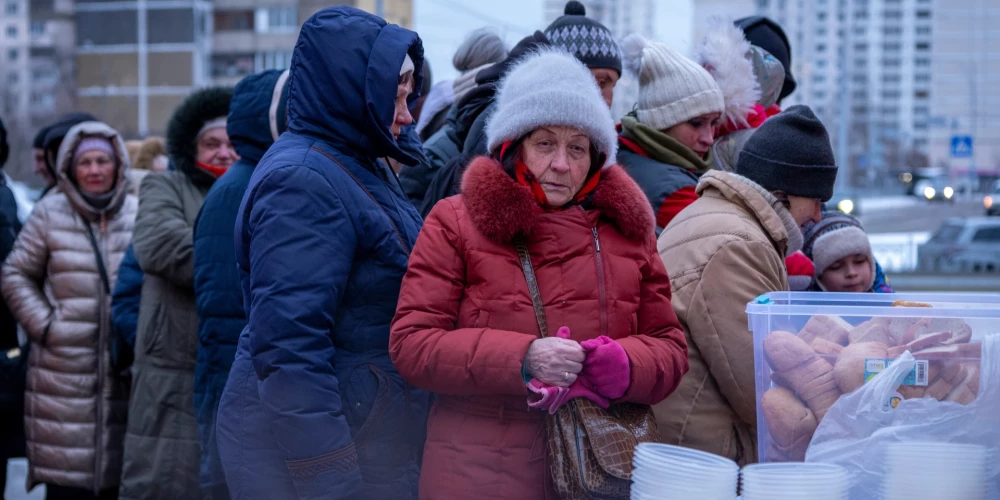 “Visi ir šokā!" -23 grādu salā tūkstošiem iedzīvotāji Ukrainā paliek bez siltuma un ūdens - Jauns.lv