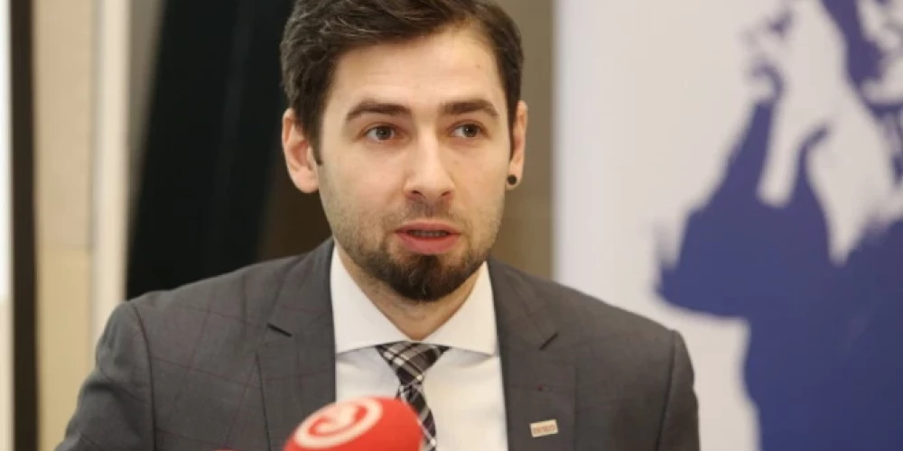 Meli Latvijas informatīvajā vidē pārauguši dziļmelos, norāda pētnieks