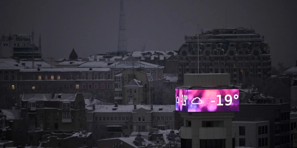 TEKSTA TIEŠRAIDE. Krievijas karš Ukrainā: izmantojot stindzinošo salu Kijivā, krievi ar raķetēm un droniem cenšas naktī nosaldēt iedzīvotājus - Jauns.lv