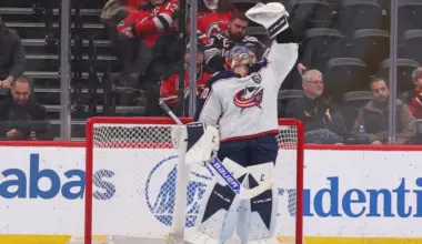 Merzļikins pirmo reizi sezonā paliek nepārspēts NHL mačā - Jauns.lv