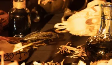 Sieviete, cenšoties noņemt lāstu, zaudē vairāk nekā 27 000 eiro - policija sāk kriminālprocesu - Jauns.lv