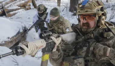 TEKSTA TIEŠRAIDE. Krievijas karš Ukrainā: Zelenskis paziņo krievu okupantu nogalināto Ukrainas karavīru skaitu - Jauns.lv