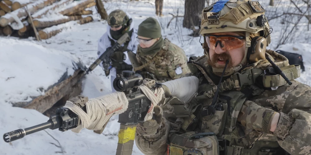 TEKSTA TIEŠRAIDE. Krievijas karš Ukrainā: Zelenskis paziņo krievu okupantu nogalināto Ukrainas karavīru skaitu - Jauns.lv