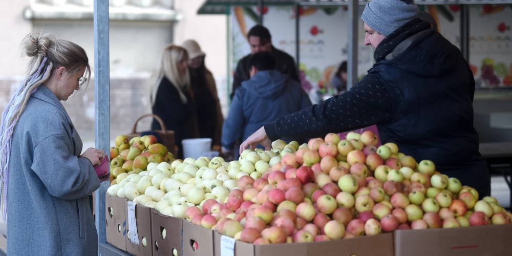 Kādus ābolus ēst, lai izvairītos no saindēšanās ar pesticīdiem - Jauns.lv