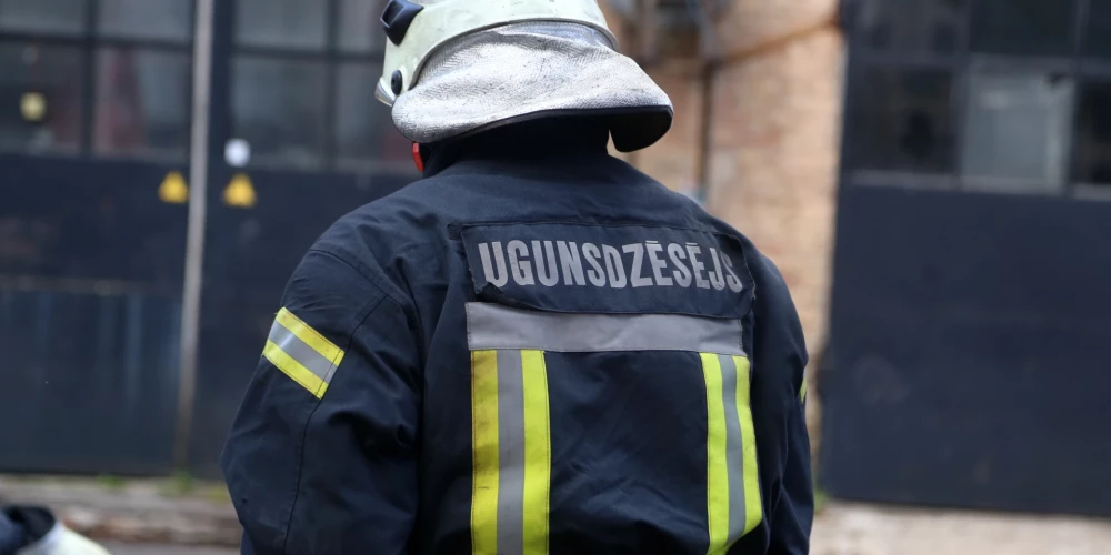 “Sadega viss!” Ugunsgrēkā izpostīta “MD Wood” ražotne Suntažu pagastā