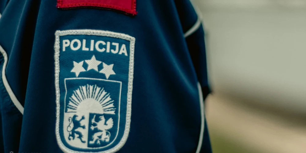“Sita un pieslēdza pie radiatoriem!” Policija pabeigusi izmeklēšanu par ilgstošu vardarbību pret zēnu Liepājā