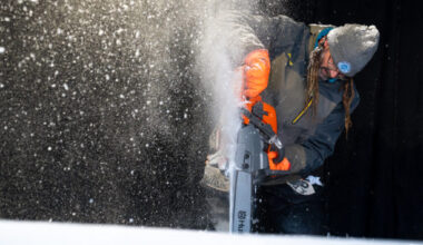 Jelgavā ledus pārtop ilūzijās – mākslinieki no 12 valstīm sāk darbu pie skulptūru veidošanas