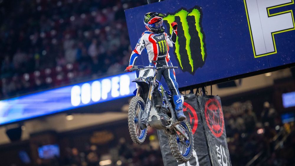 Vebs uzvar Hjūstonā un atgriežas cīņā par superkrosa titulu – Motoru sports – Sportacentrs.com