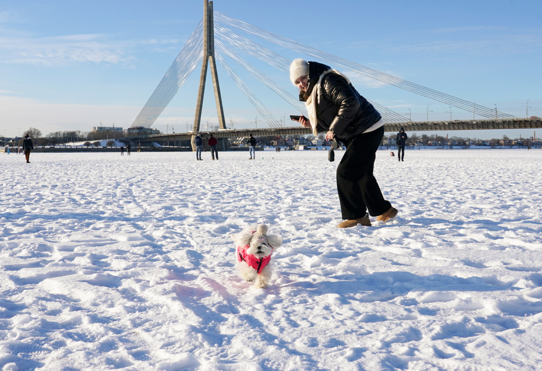 Ceturtdien daudzviet gaidāms sniegs un sals līdz -12 grādiem