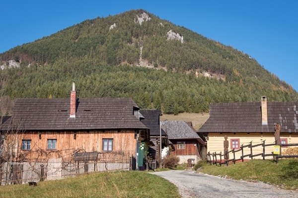 «Izņemiet mūs no saraksta»: Slovākijas ciemats noguris no UNESCO slavas nastas