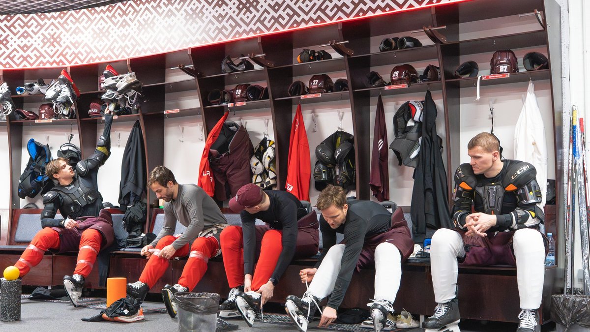 Foto: Latvijas hokejistu pēdējais treniņš pirms došanās uz olimpiskajām spēlēm - Delfi