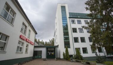 Par iespējamām nelikumībām Liepājas slimnīcā aizturēti pieci, bet Ogres rajona slimnīcā – divi cilvēki - Delfi