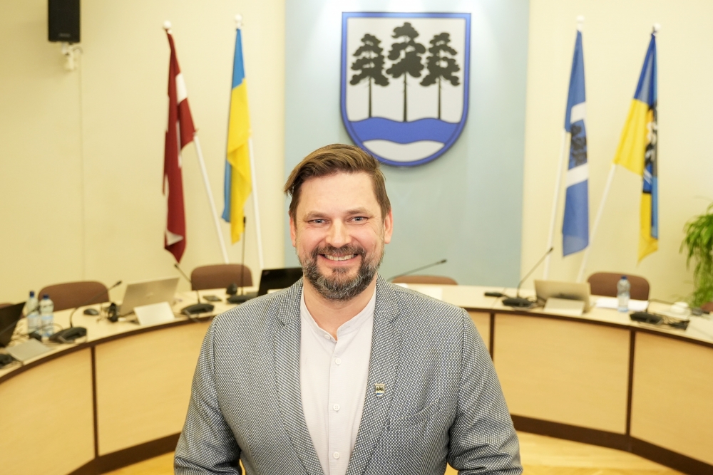 Ogres novada pašvaldības domes ārkārtas sēdē par domes priekšsēdētāju ievēlēts Andris Krauja