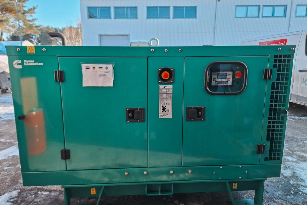 Gaisma un siltums Tripiļas bērniem: Valmieras novads dāvina jaudīgu ģeneratoru Ukrainai