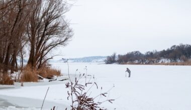 Papildināts saraksts: Rīgā atļauts atrasties uz atsevišķu ūdenstilpju ledus