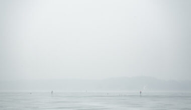 Rīgas līcis klāts ar peldošiem ledus gabaliem