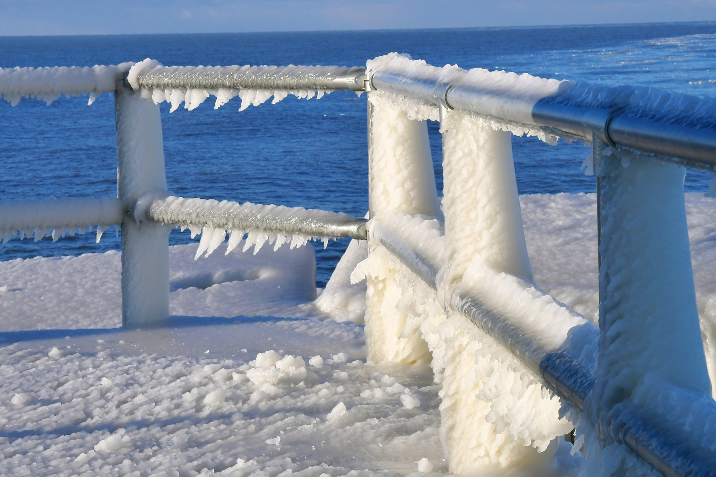 Dzeltenais brīdinājums Rīgā: stiprs sals līdz -24°C