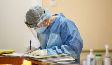 Daugavpils slimnīcā atlaisti teju 50 darbinieki