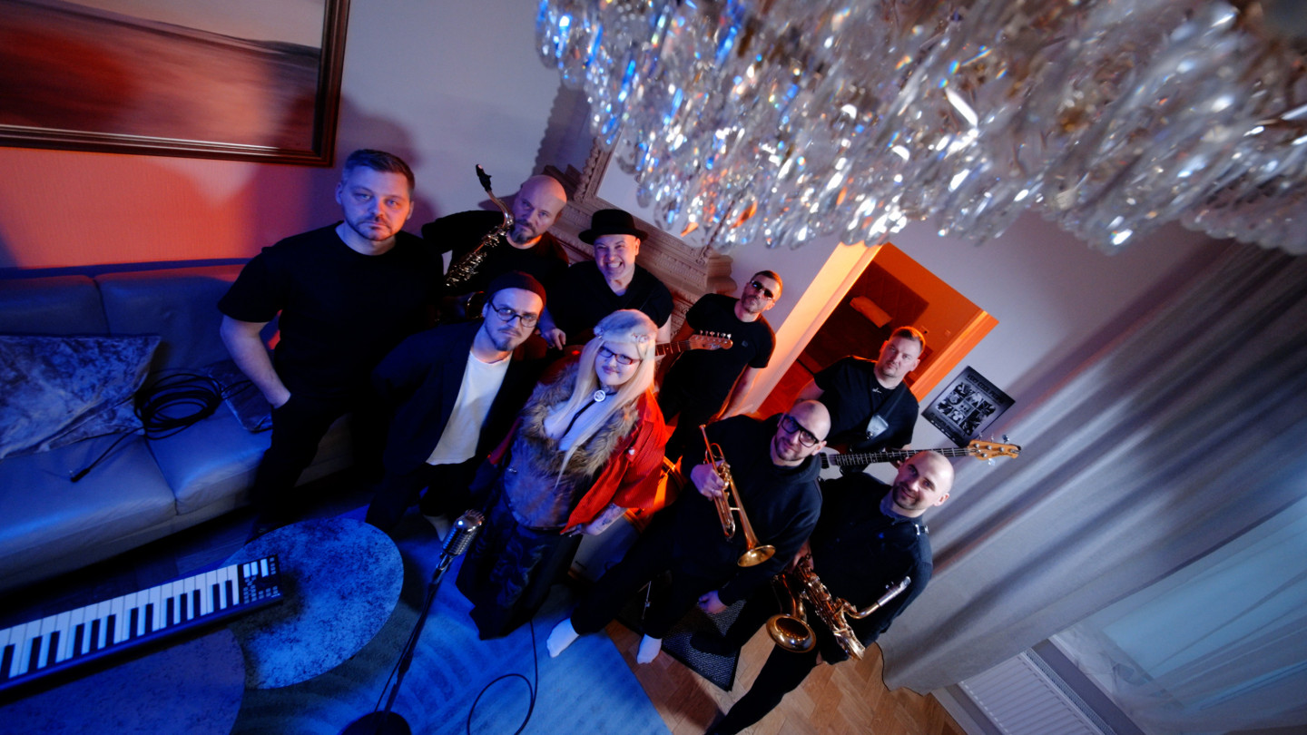 Very Cool People izdod jaunu singlu “Šovs” kopā ar ZeBreni un Danielu Masi