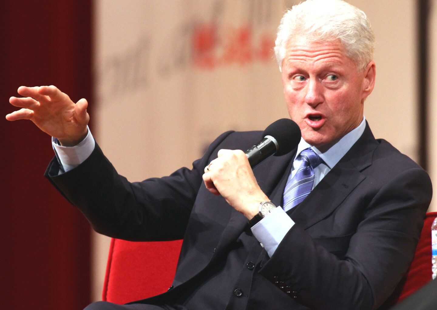 Bils un Hilarija Klintoni izmeklēšanā par Džefriju Epstīnu