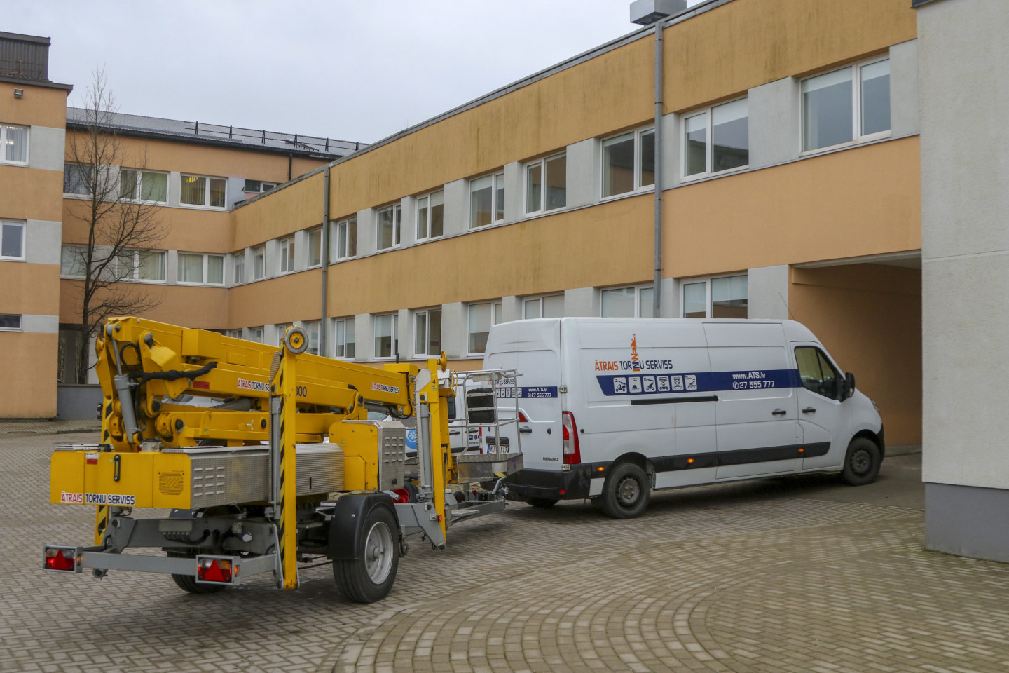 KNAB veic kratīšanas Ogres un Liepājas slimnīcās