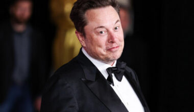 Īlons Masks izsaukts uz nopratināšanu Parīzē