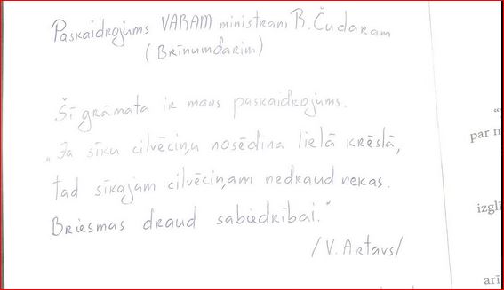 Helmanis Čudaram paskaidrojuma vietā nosūta grāmatu