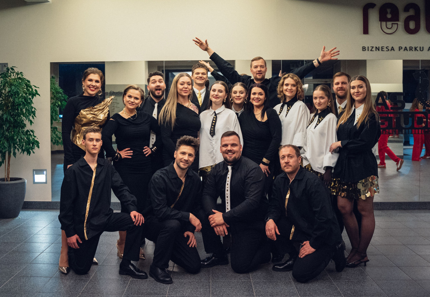 Rūta Dūduma un Saldus Zelta koris izdod jaunu dziesmu “Tevis deva”