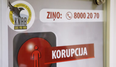 KNAB izmeklē iespējamu nepamatotu priekšrocību piešķiršanu piecos slimnīcu iepirkumos