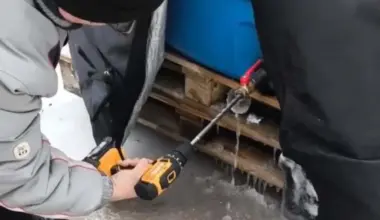 VIDEO. Doņeckā turpinās humanitārā katastrofa: Mēnešiem ilgi nav ūdens, atvestās mucas sasalst, cilvēki cieš