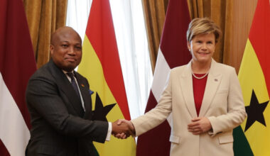 B. Braže ar Ganas ārlietu ministru S.O. Ablakvu: starptautiskās tiesības, iestāšanās pret robežu mainīšanu ar spēku, jaunie drošībās izaicinājumi un ekonomisko attiecību attīstība ir abu valstu kopīgas prioritātes