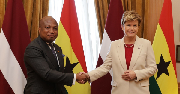 B. Braže ar Ganas ārlietu ministru S.O. Ablakvu: starptautiskās tiesības, iestāšanās pret robežu mainīšanu ar spēku, jaunie drošībās izaicinājumi un ekonomisko attiecību attīstība ir abu valstu kopīgas prioritātes