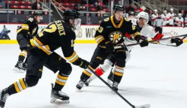 Dans Ločmelis gūst uzvaru nesošos vārtus "Bruins" sastāvā pret "Checkers"