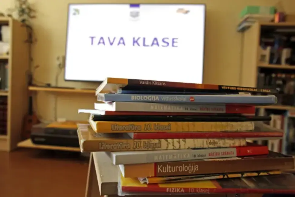 Dēļ stipra sala Latvijā atsevišķās pašvaldībās mācības notiks attālināti